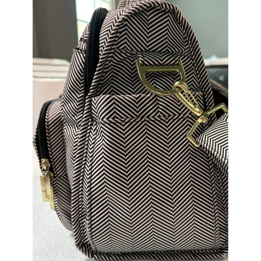 Ju-Ju-Be BFF Diaper Bag Queen of the Nile Chevron Backpack Messenger Bag Gold